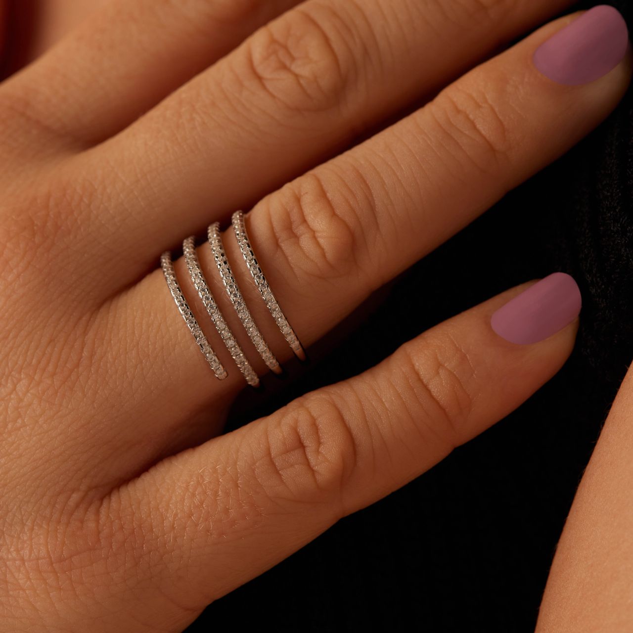 Ring aus 925 Silber, spiralförmig, mit Zirkonia