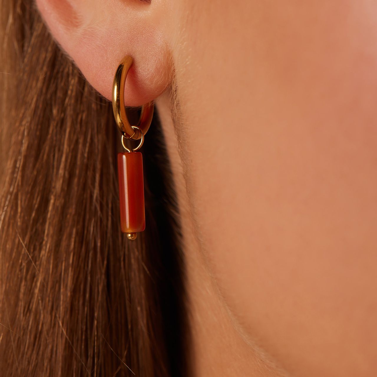 Stalen goldplated oorringen met rode onyx voor dames