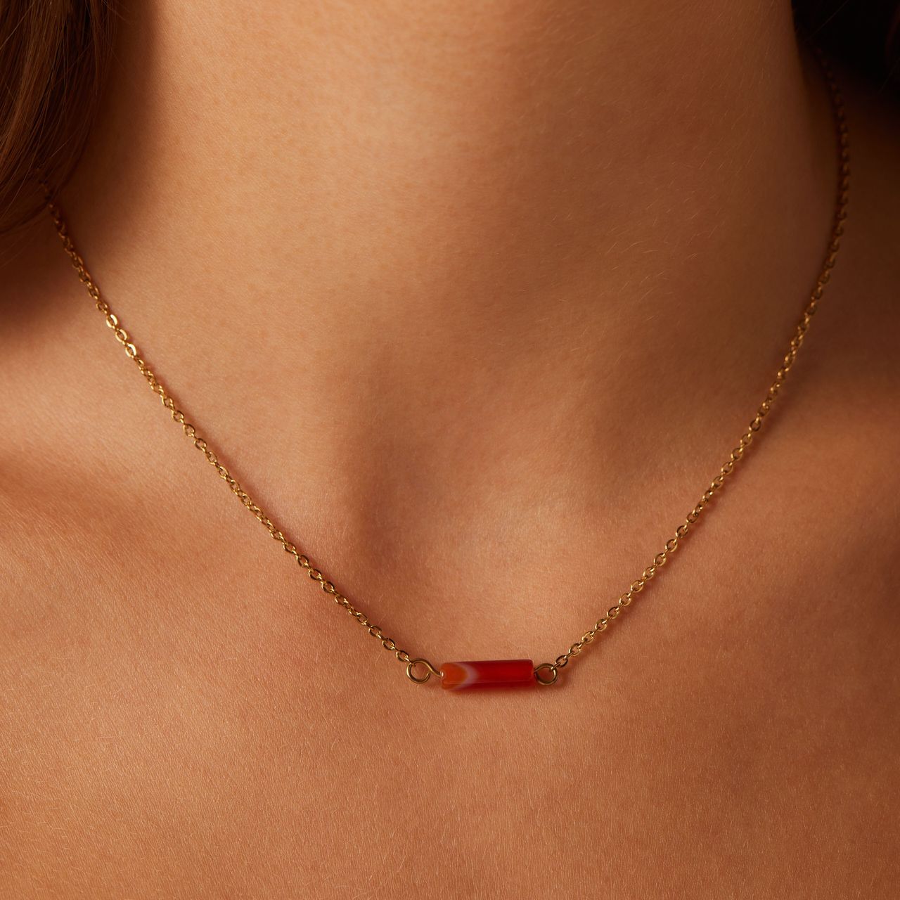 Stainless steel goldplated fantasiearmband met rode onyx voor dames