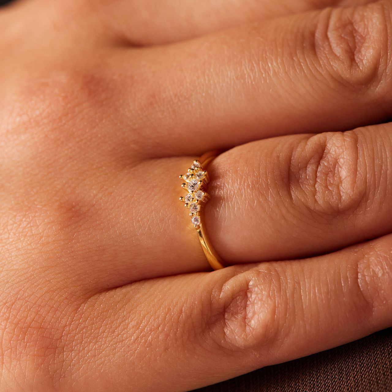 Zilveren goldplated ring asymetrisch zirkonia