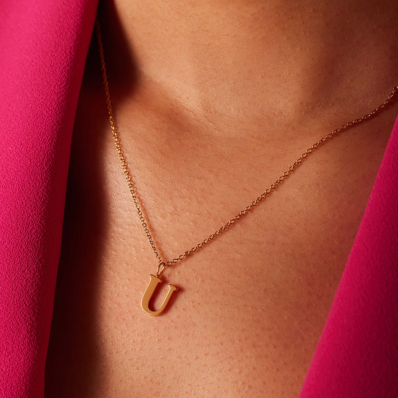 Stalen goldplated ketting met letterhanger U voor dames
