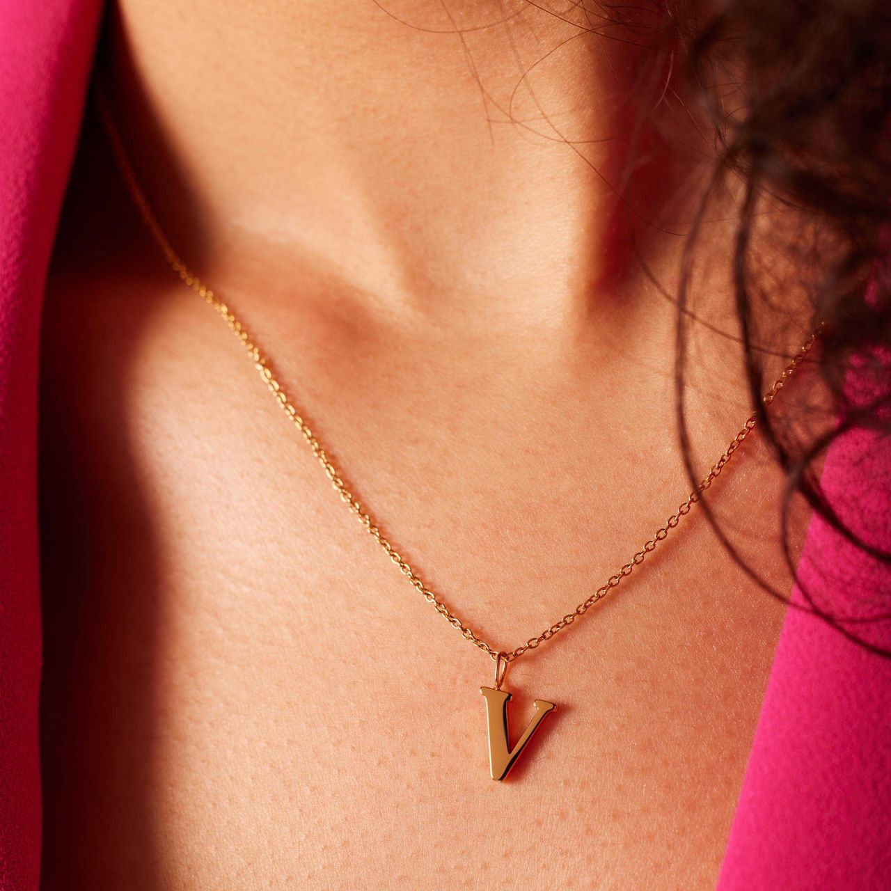 Stainless steel goldplated ketting met letterhanger V voor dames