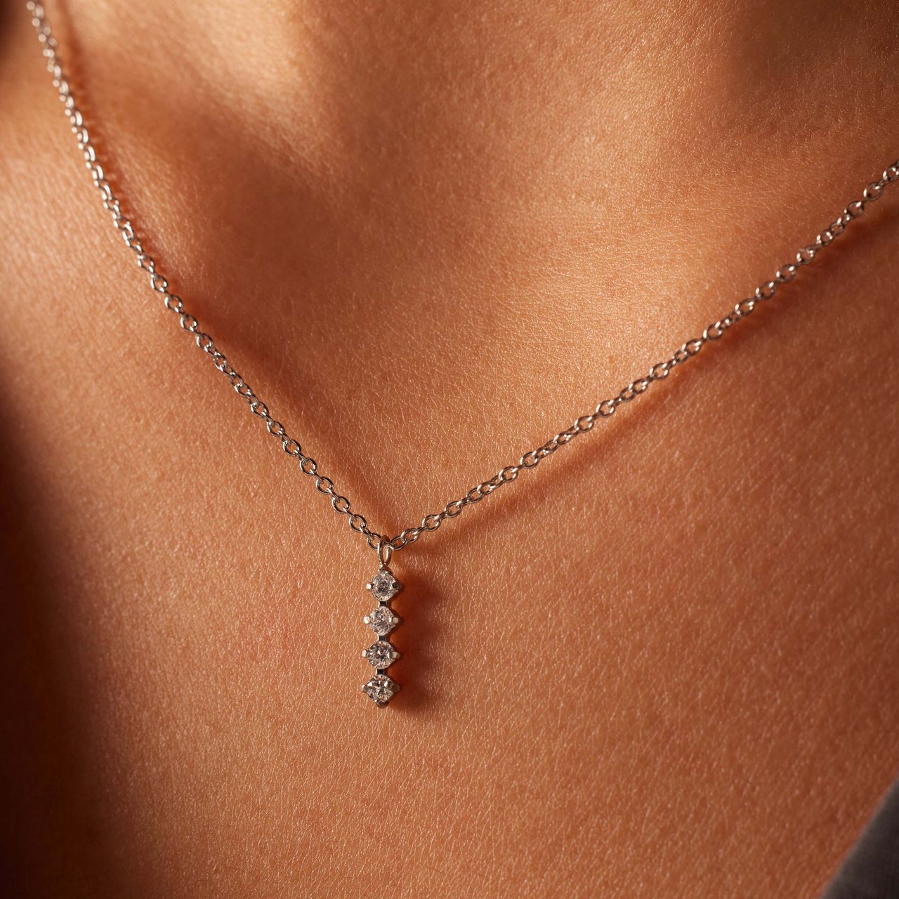 Halskette aus Edelstahl mit Zirkonia