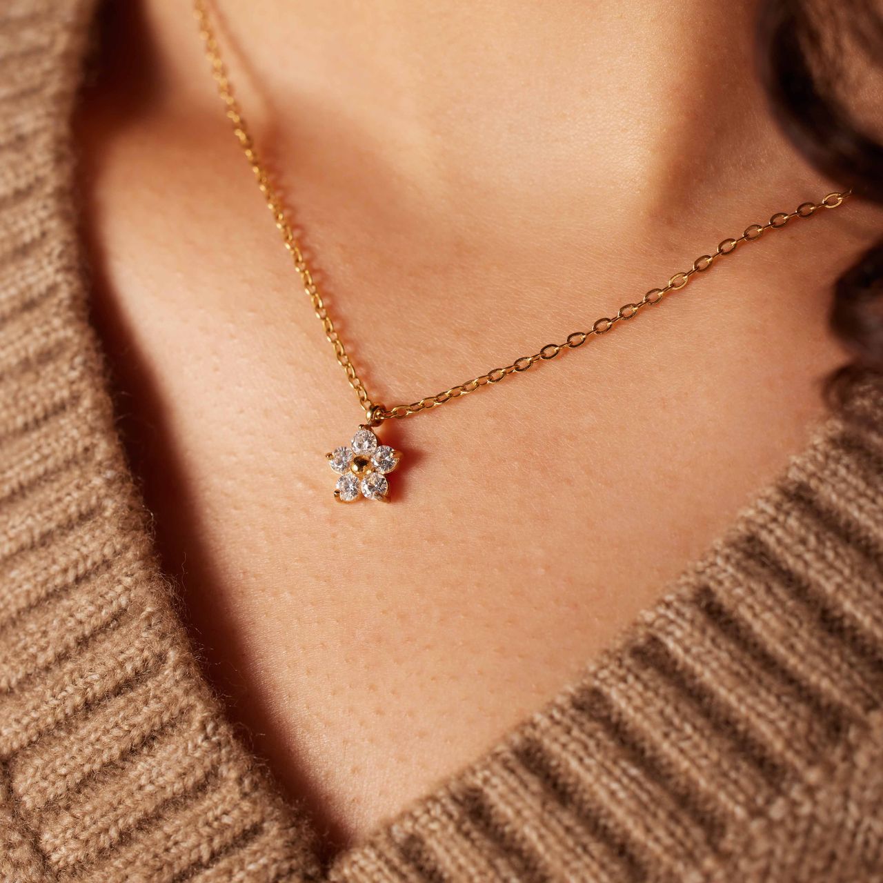Stalen goldplated ketting met hanger bloem met zirkonia voor dames