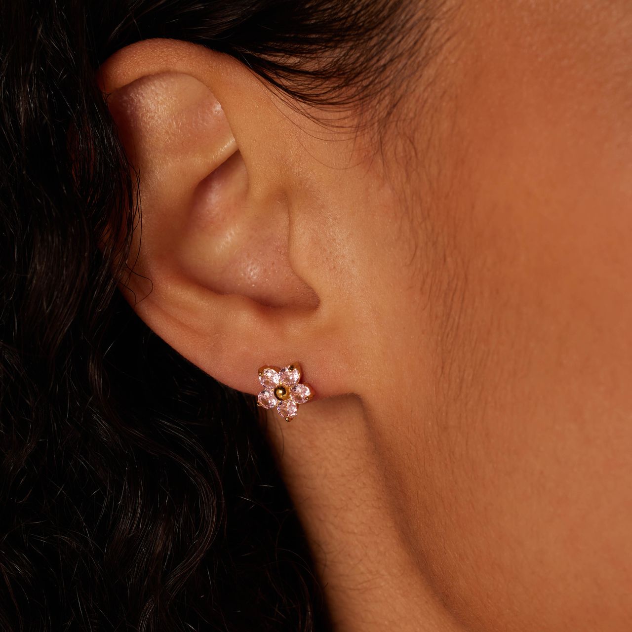 Stainless steel goldplated oorknoppen bloem met zirkonia lichtroze voor dames