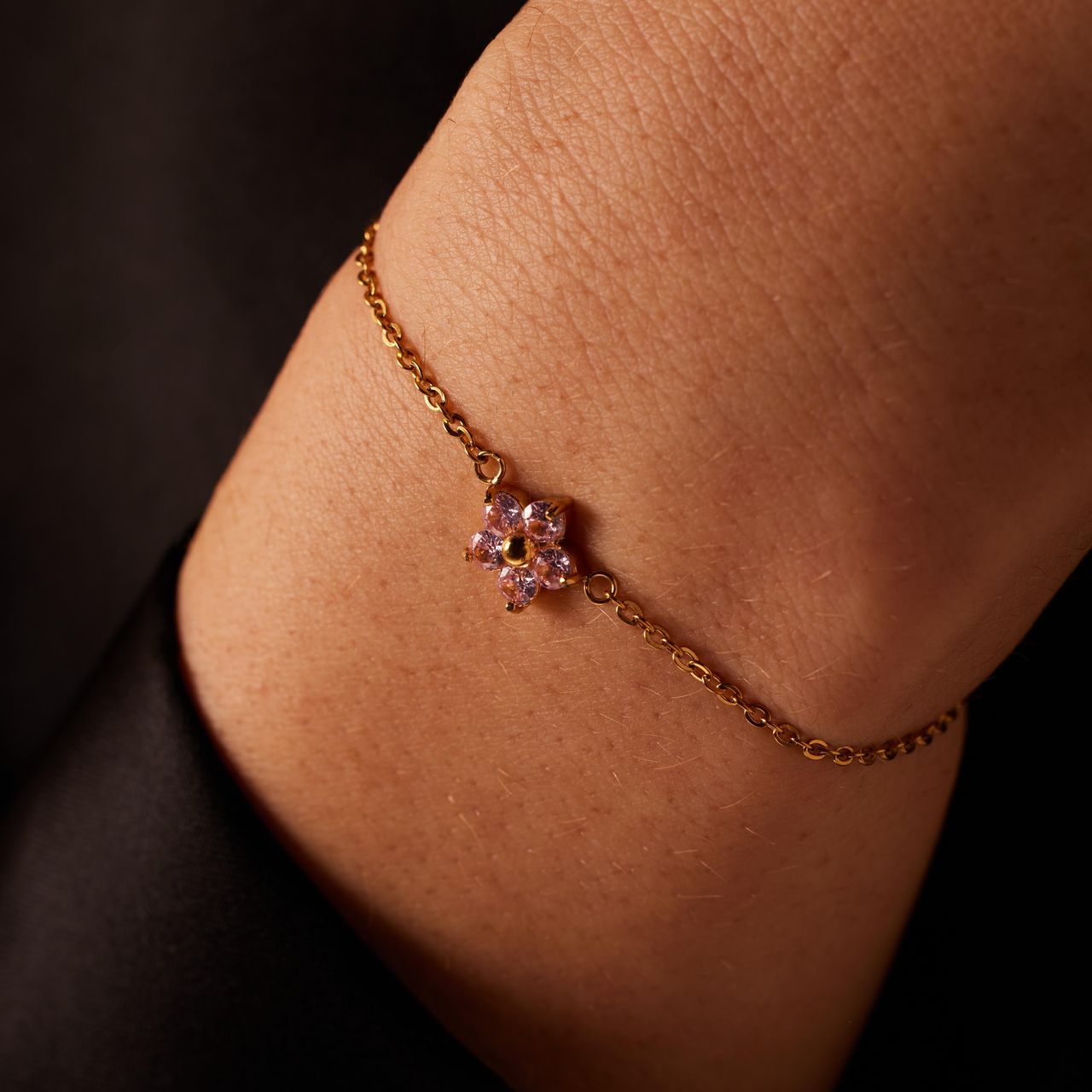 Armband aus Edelstahl, vergoldet, Blume mit Zirkonia, Hellrosa