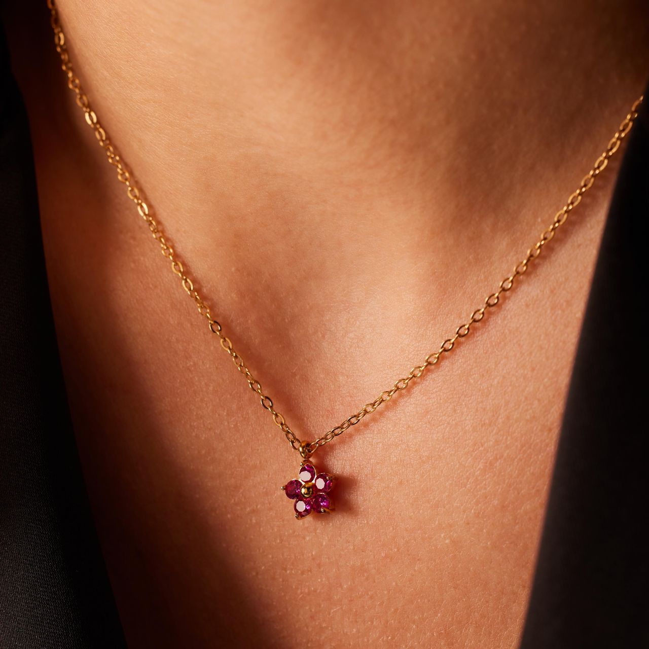 Stalen goldplated ketting bloem zirkonia donkerroze voor dames