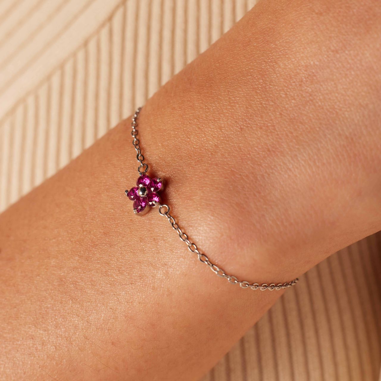 Stainless steel armband bloem met zirkonia donkerroze