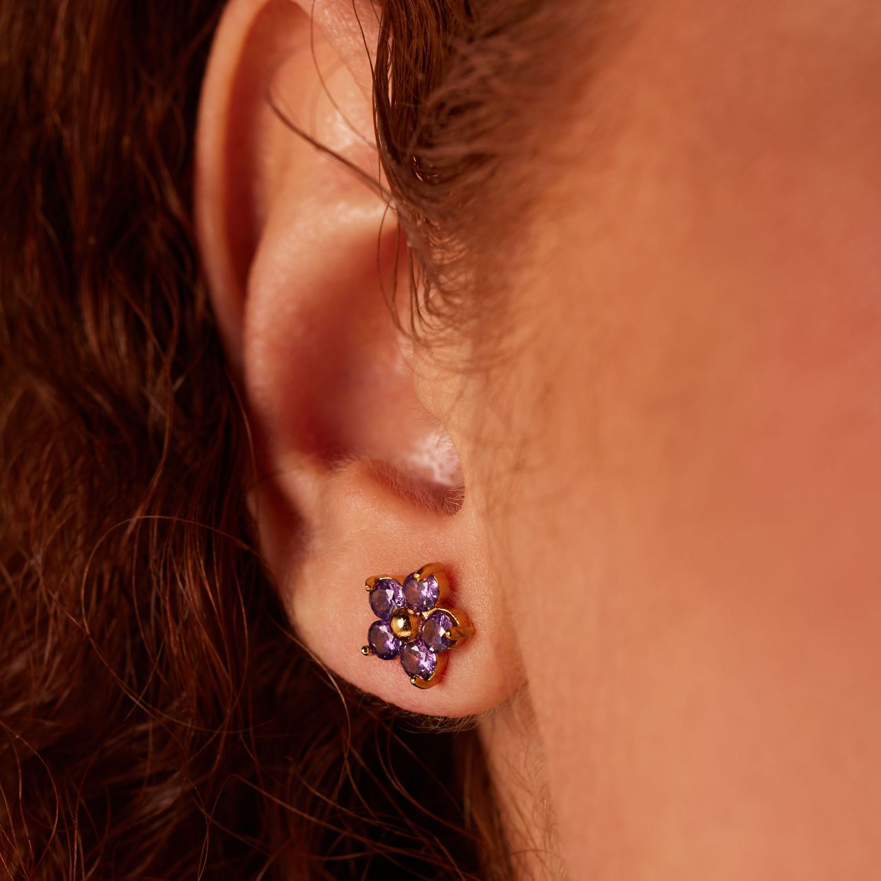 Stainless steel goldplated oorknoppen bloem met zirkonia paars voor dames