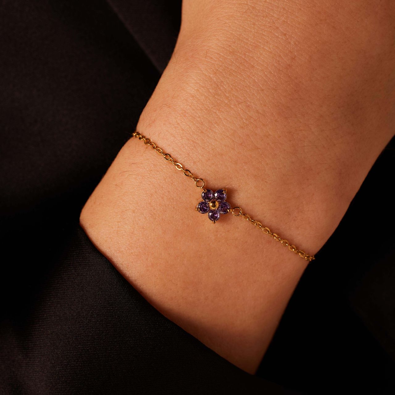 Stainless steel goldplated armband bloem met zirkonia paars