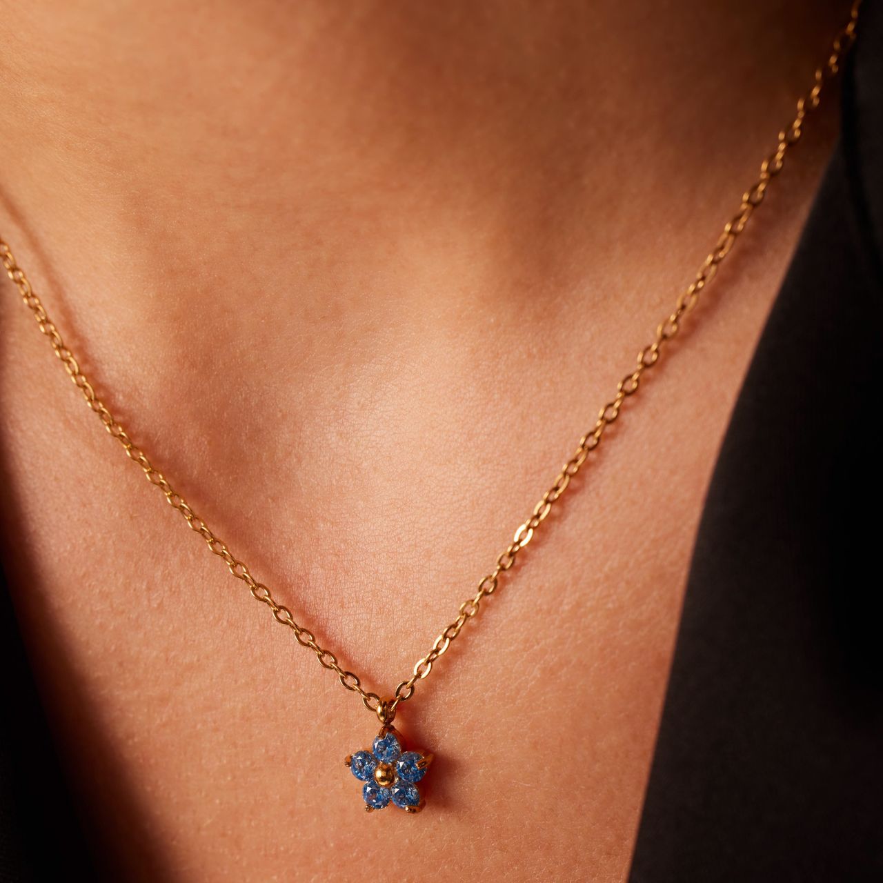 Stalen goldplated ketting bloem zirkonia aqua voor dames