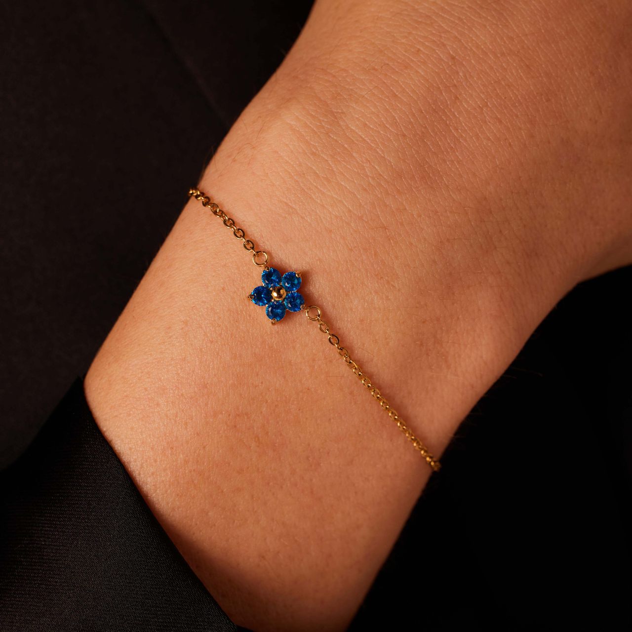 Armband aus Edelstahl, vergoldet, Blume mit Zirkonia, blauer Topas