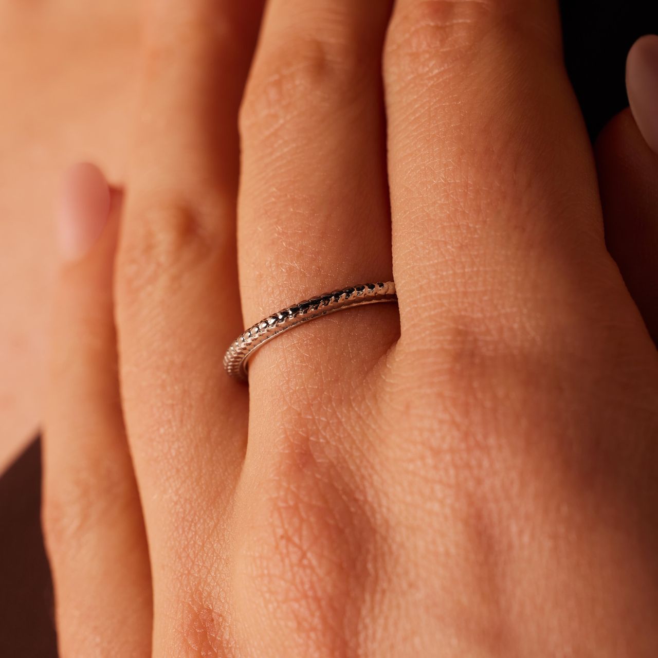 Ring aus Edelstahl, Kugeln
