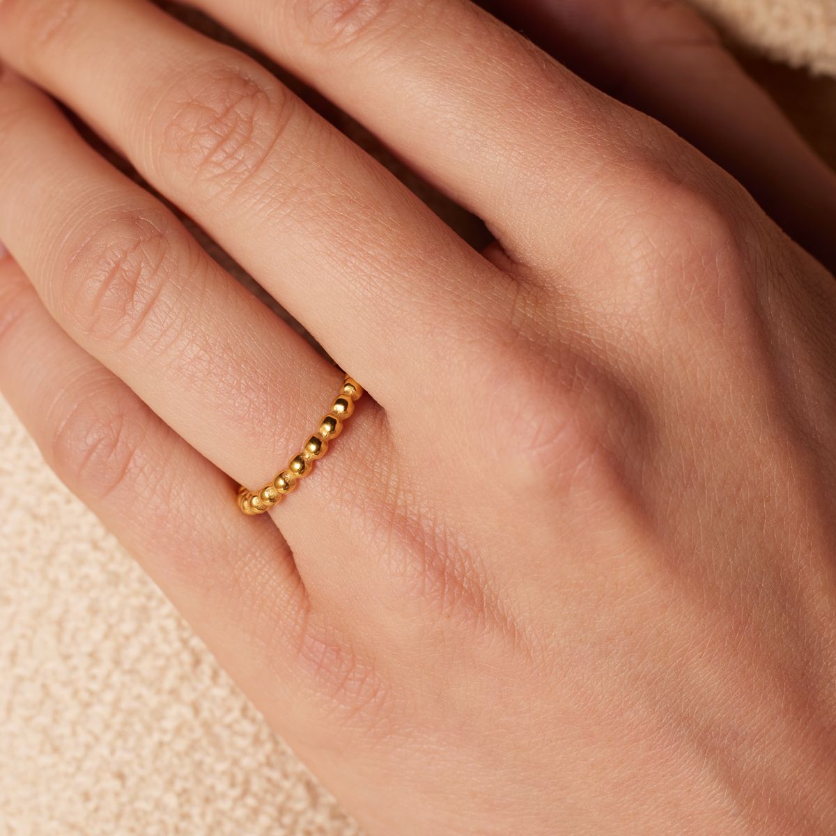 Ring aus Edelstahl, vergoldet, Kugeln, 2,5mm