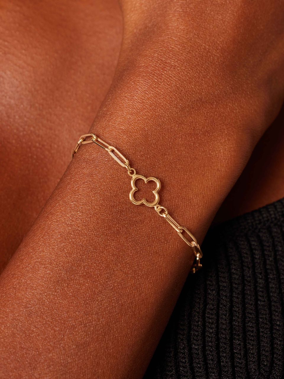 Armband aus 14 Karat Gelbgold Büroklammer mit Blumen