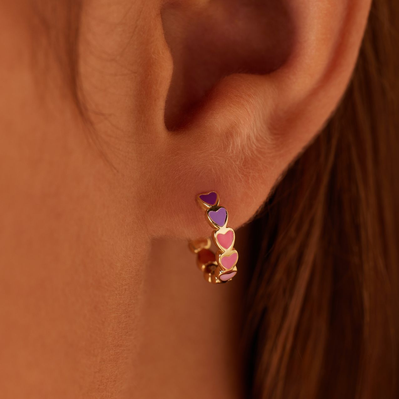 Zilveren goldplated kinderoorringen hart met emaille