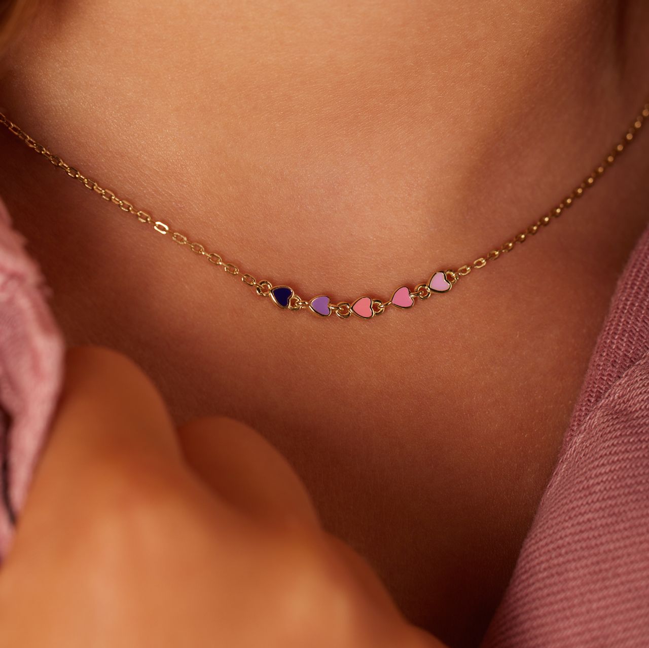 Zilveren goldplated kinderketting met hanger hart met emaille