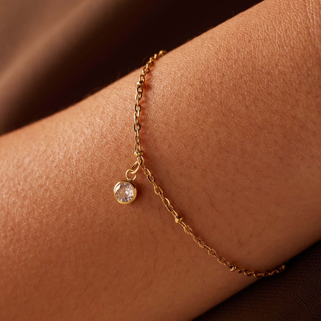 Stainless steel goldplated fantasiearmband met geboortesteen April voor dames