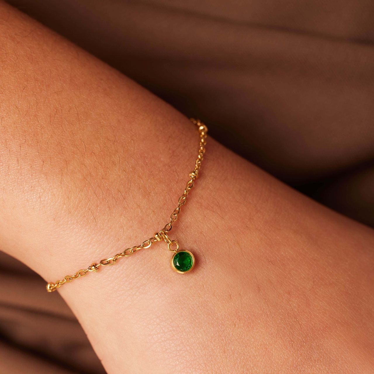 Stainless steel goldplated fantasiearmband met geboortesteen Mei voor dames