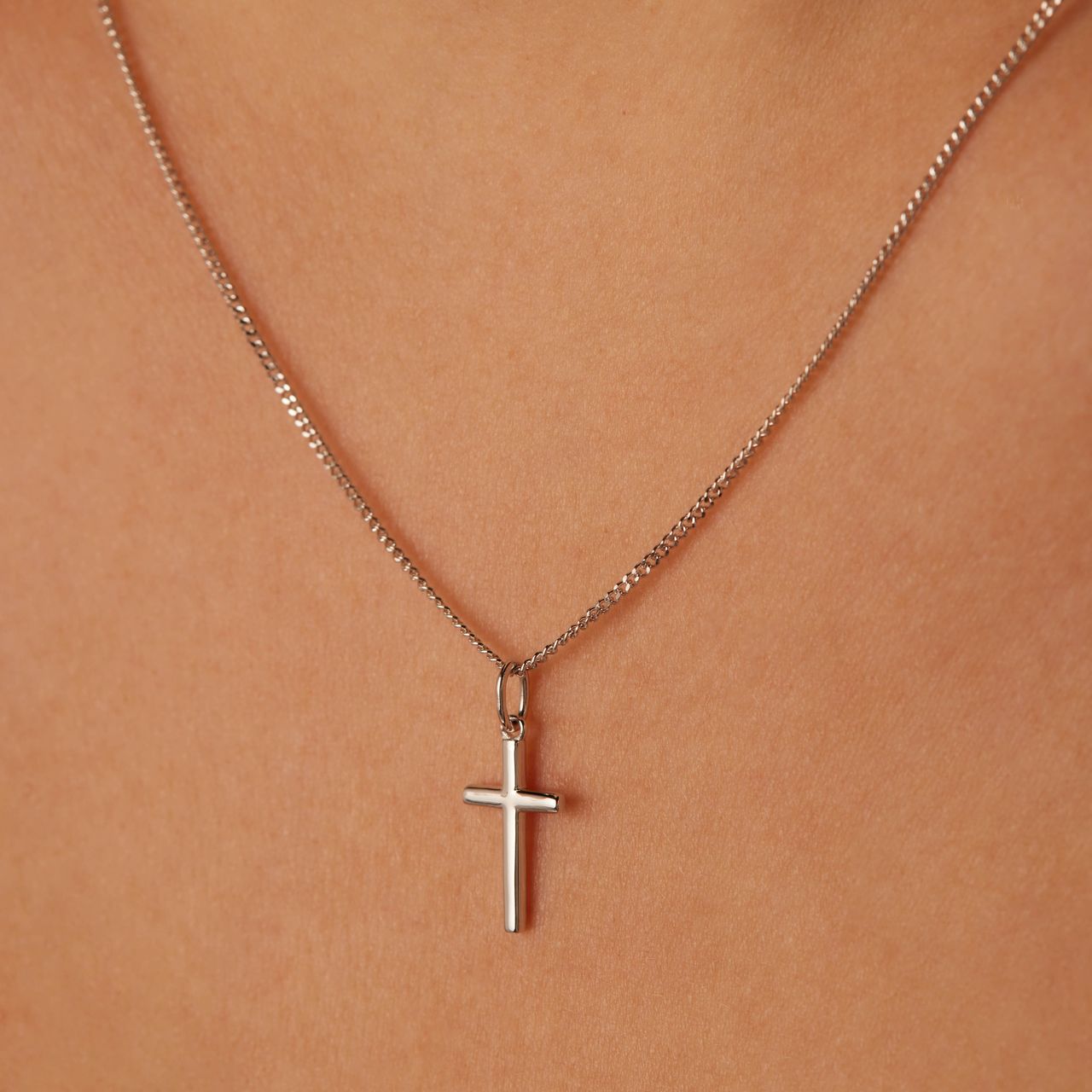 Halskette aus 925er Silber mit Anhänger, Kreuz