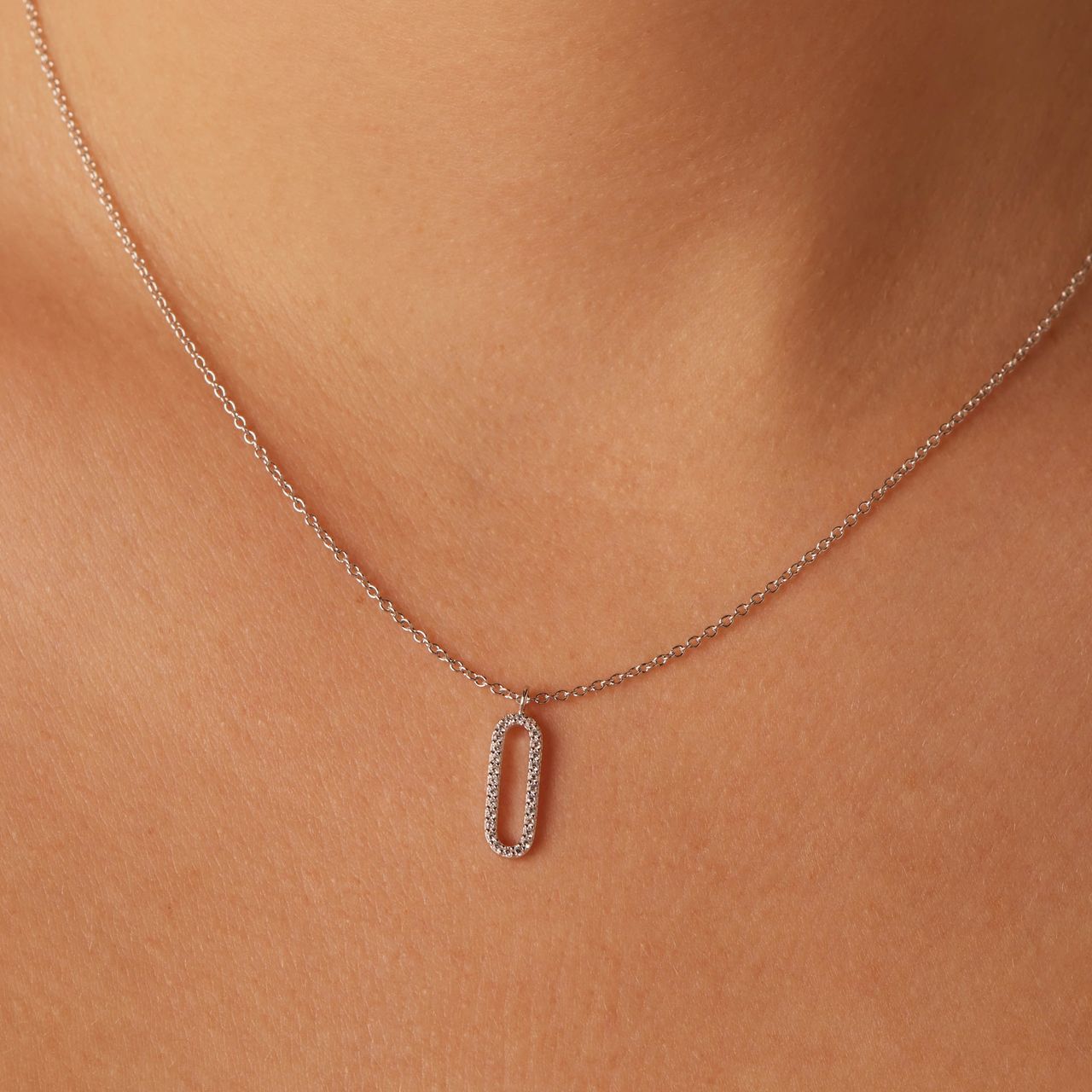 Zilveren ketting met ovaalvormige hanger zirkonia