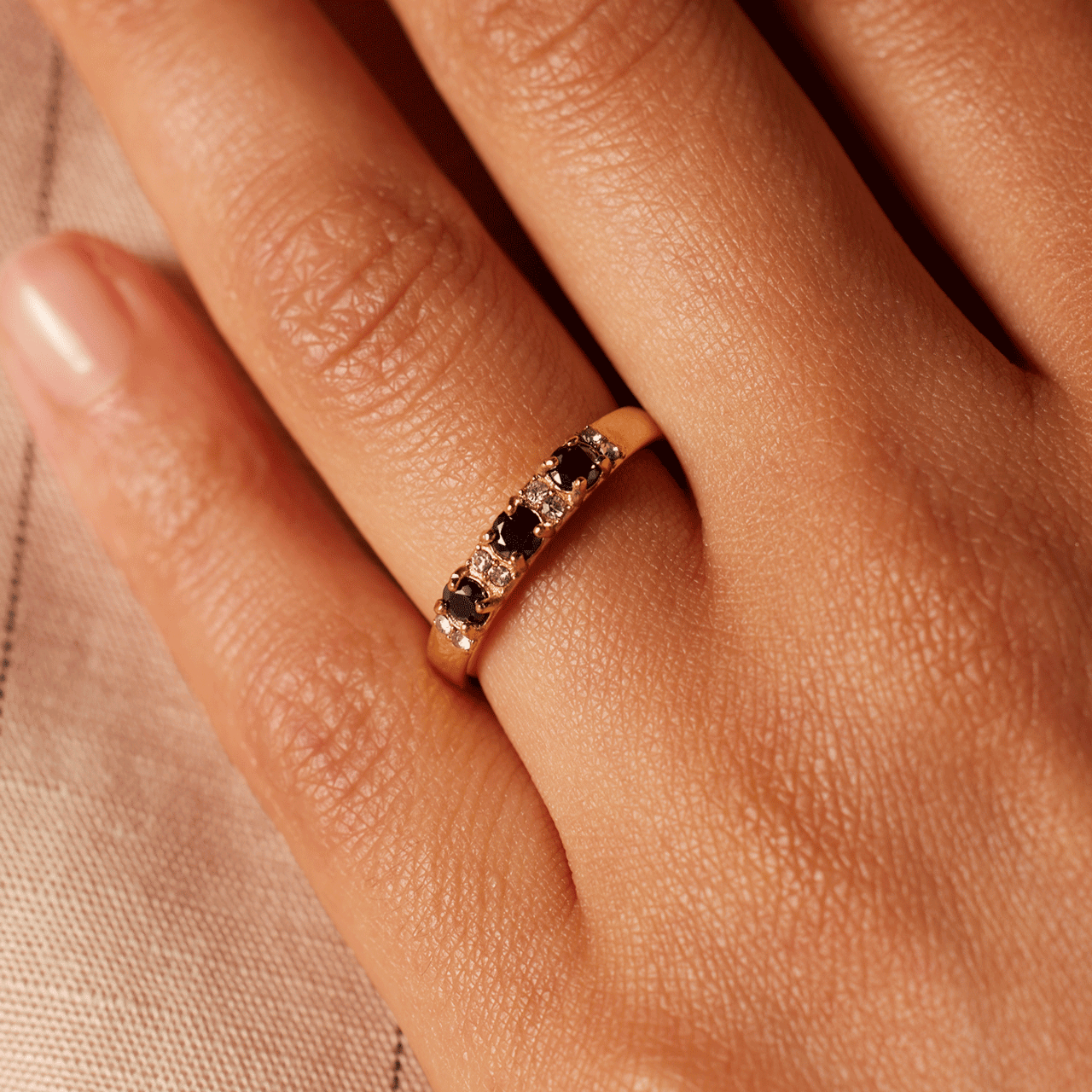 Stainless steel goldplated vintage ring 3 zwarte zirkonia
