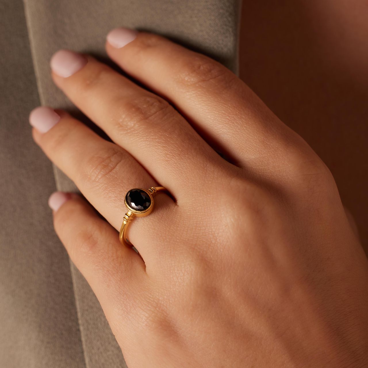 Stalen goldplated vintage ring ovaal zwart