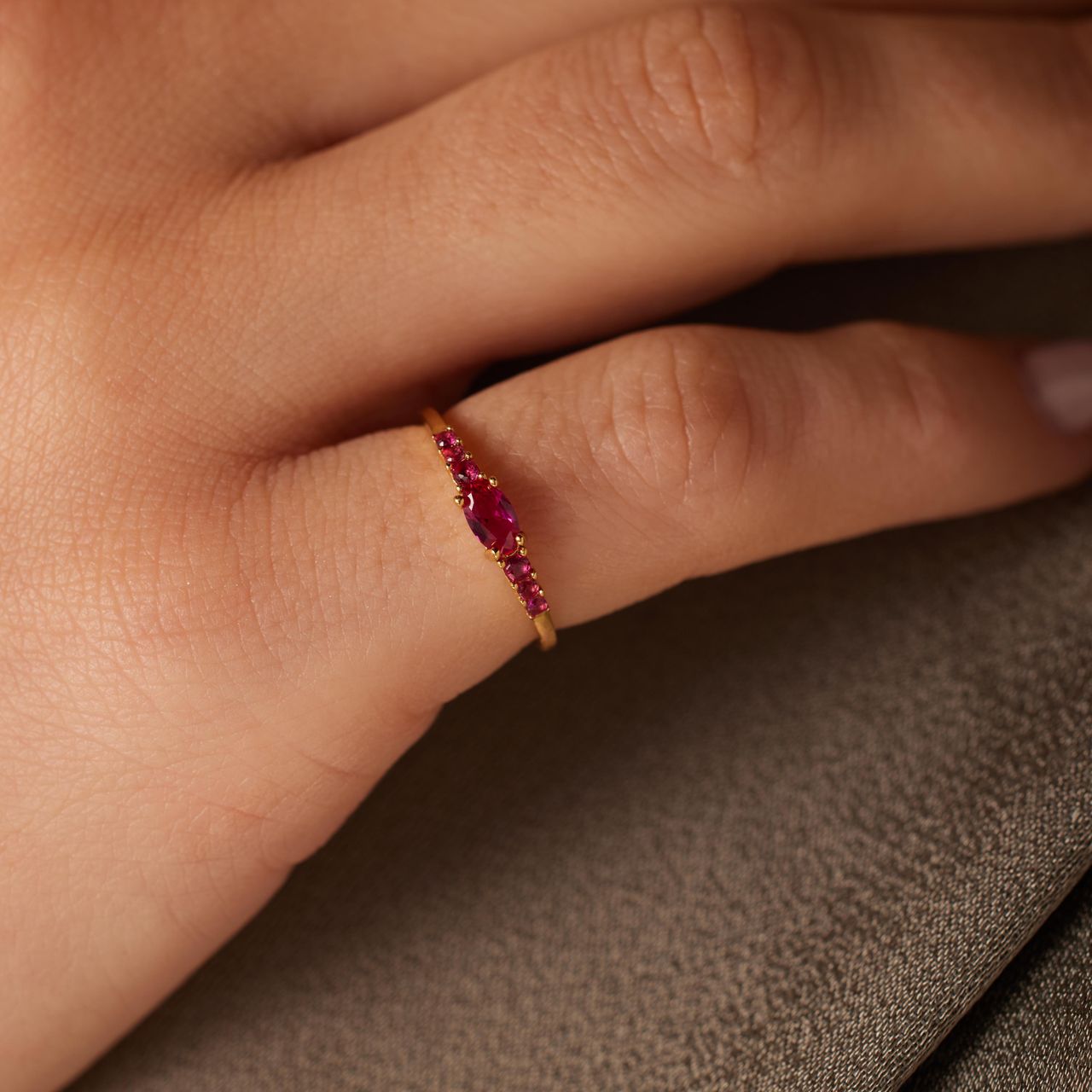 Stainless steel goldplated vintage ring fuchsia zirkonia