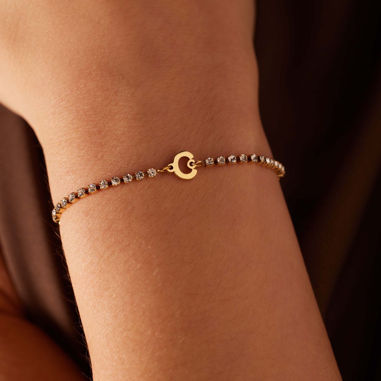 Stalen goldplated tennis armband wit cz letter - C