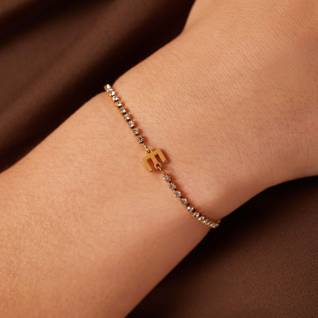 Stalen goldplated fantasiearmband met letterhanger E met zirkonia voor dames