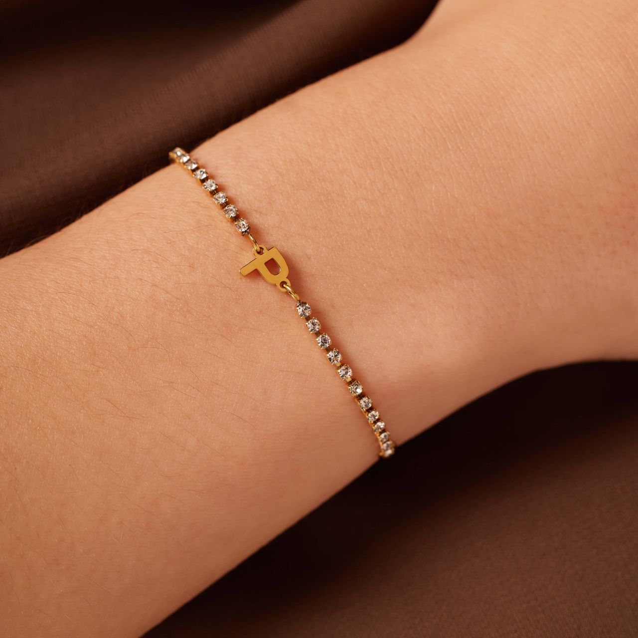 Tennisarmband aus Edelstahl, vergoldet, mit weißem kubischem Zirkonia, Buchstabe: P