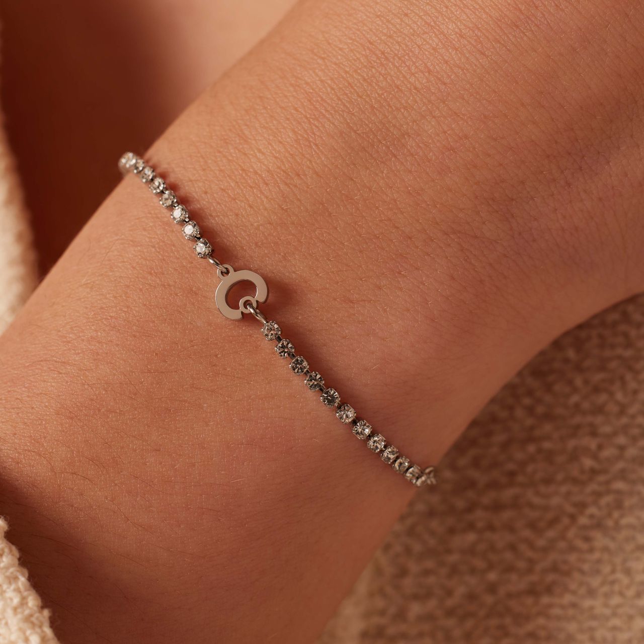 Stalen tennis armband wit cz letter - C