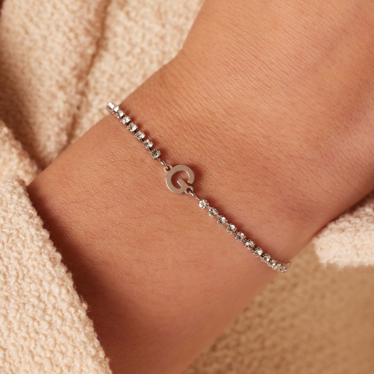 Stainless steel tennis armband wit cz letter - G