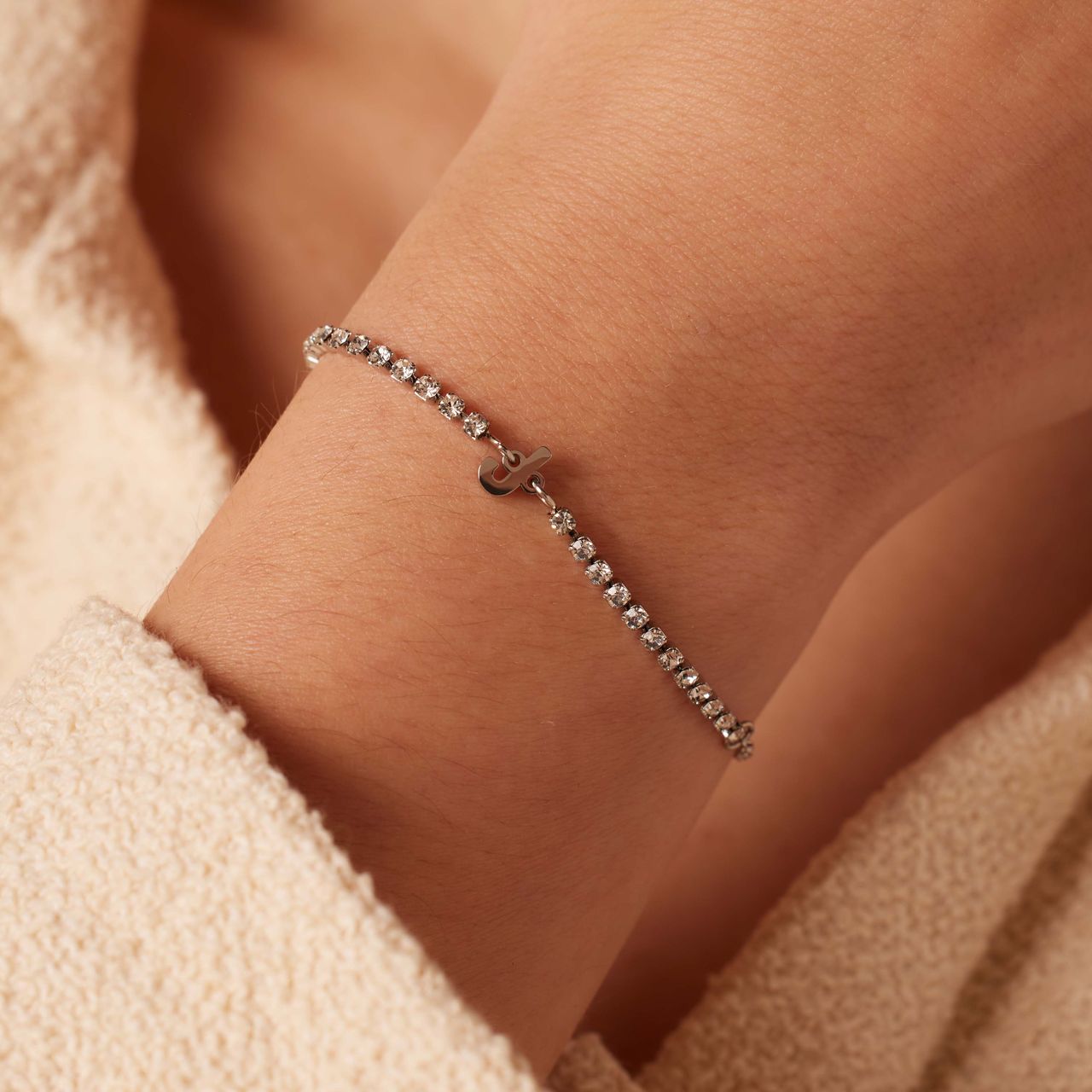 Stainless steel tennis armband wit cz letter - J