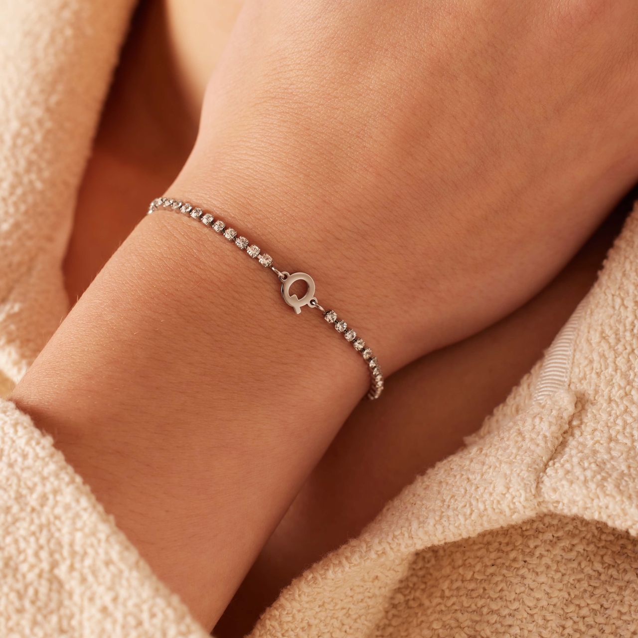Stainless steel tennis armband wit cz letter - Q