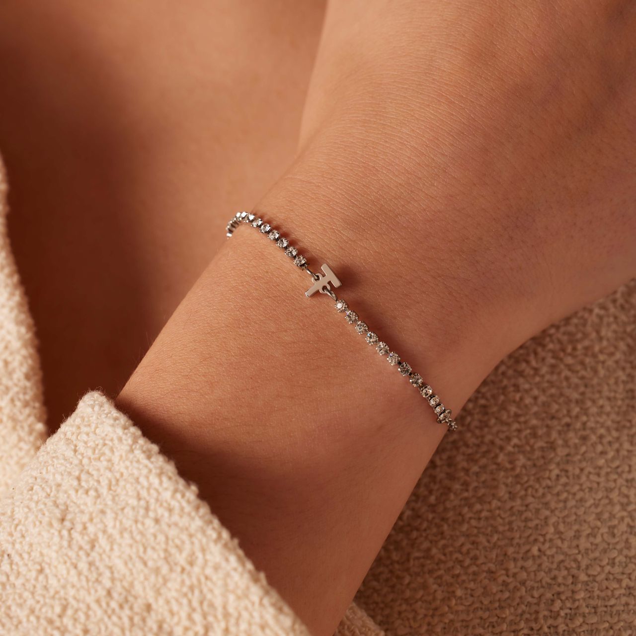 Stainless steel tennis armband wit cz letter - T