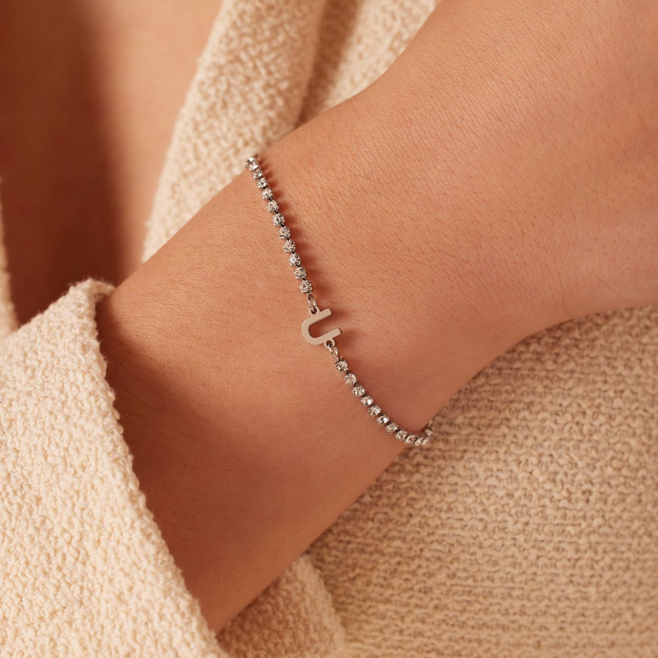 Stainless steel tennis armband wit cz letter - T