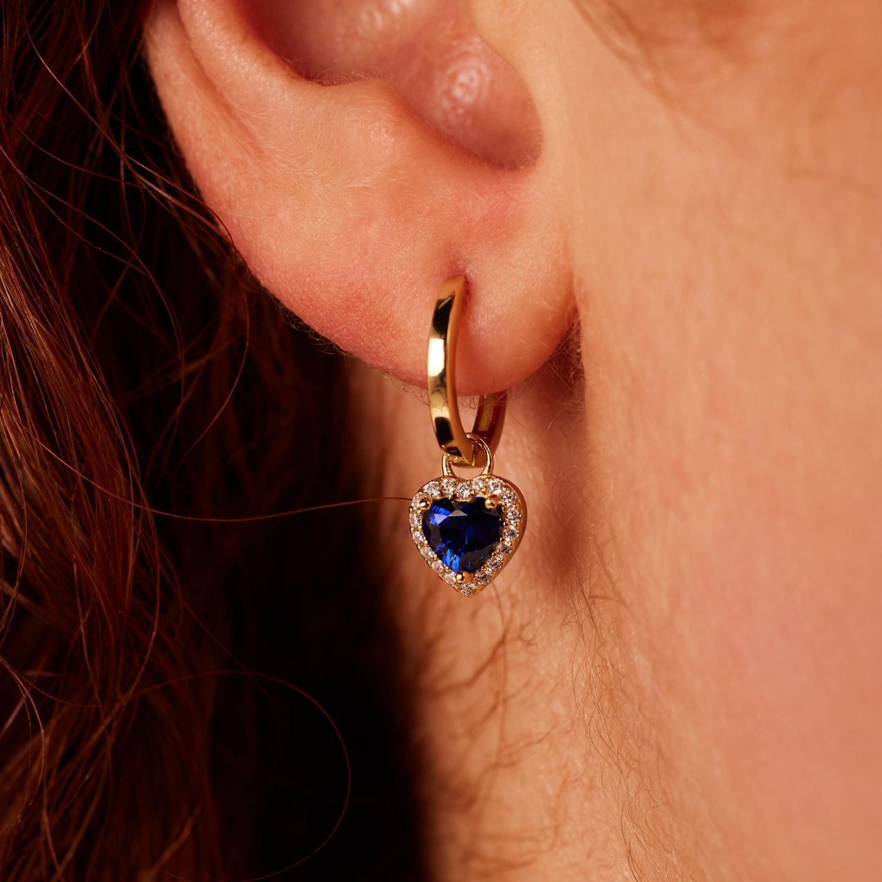 Zilveren oorringen hanger hart blauw