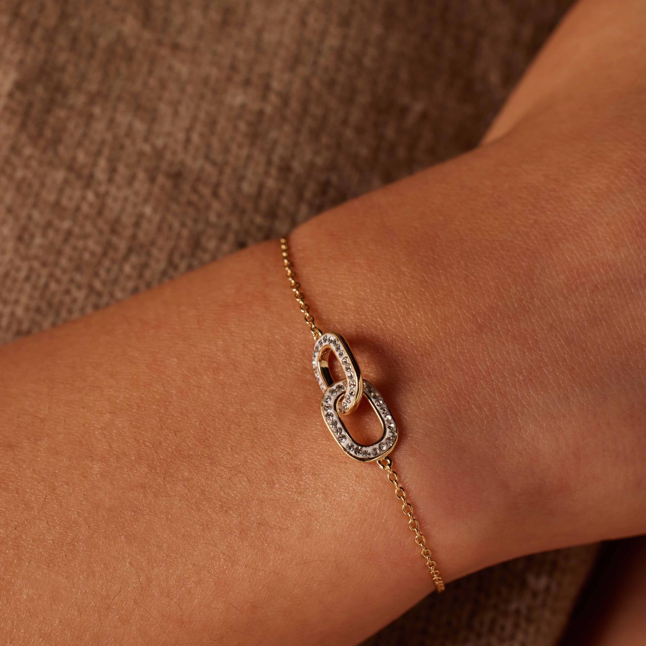 Silbernes Armband mit Ovalen Zirkonia, vergoldet