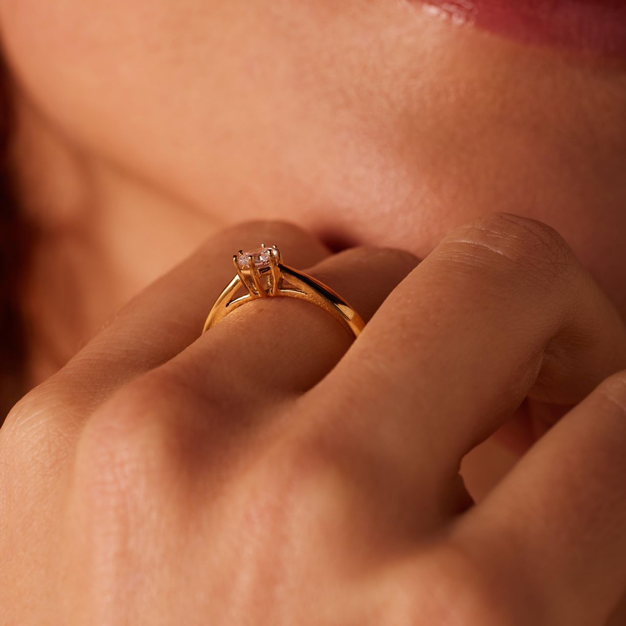 Stainless steel golplated solitair aanzoeksring met zirkonia