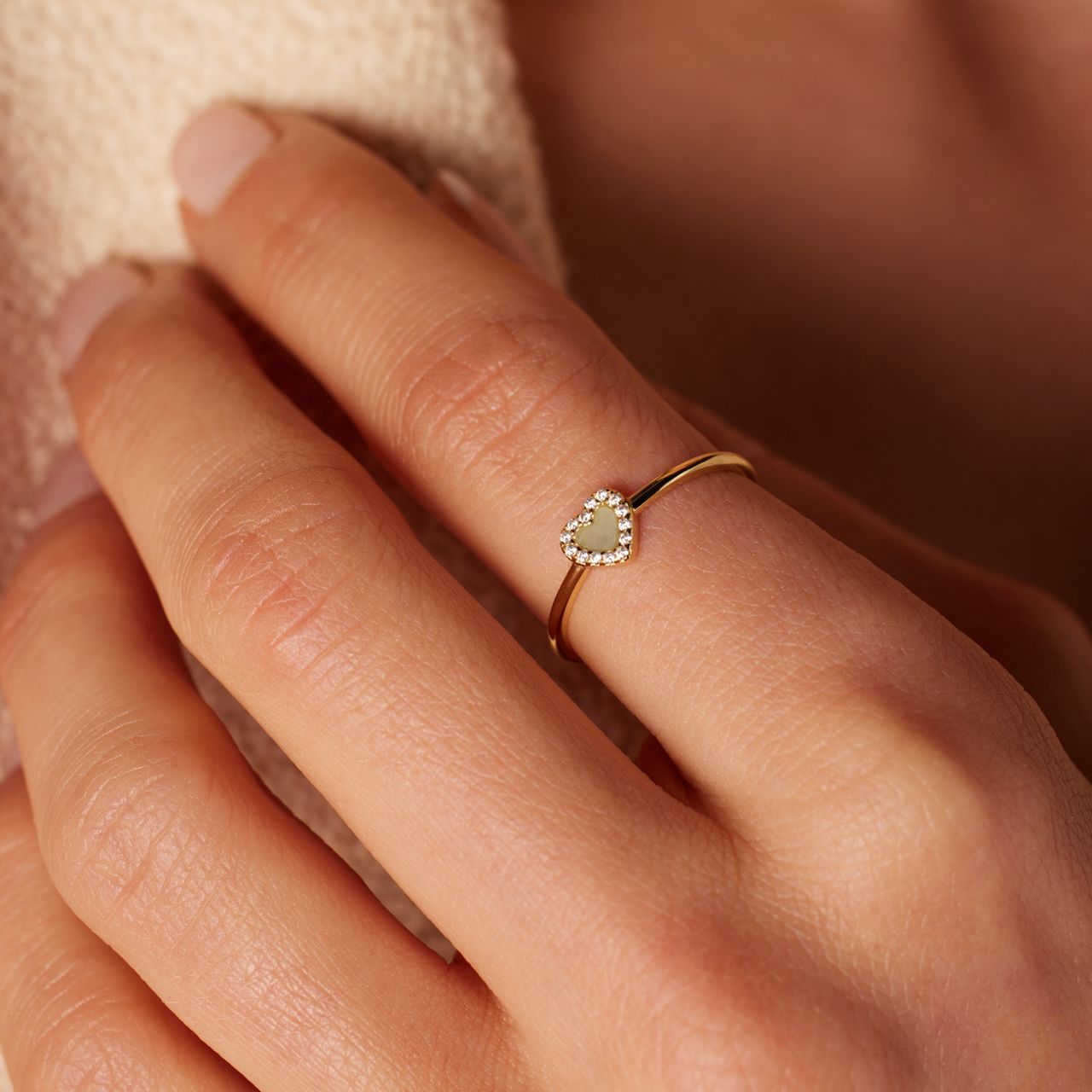 Zilveren goldplated ring hart met rhodoniet voor dames