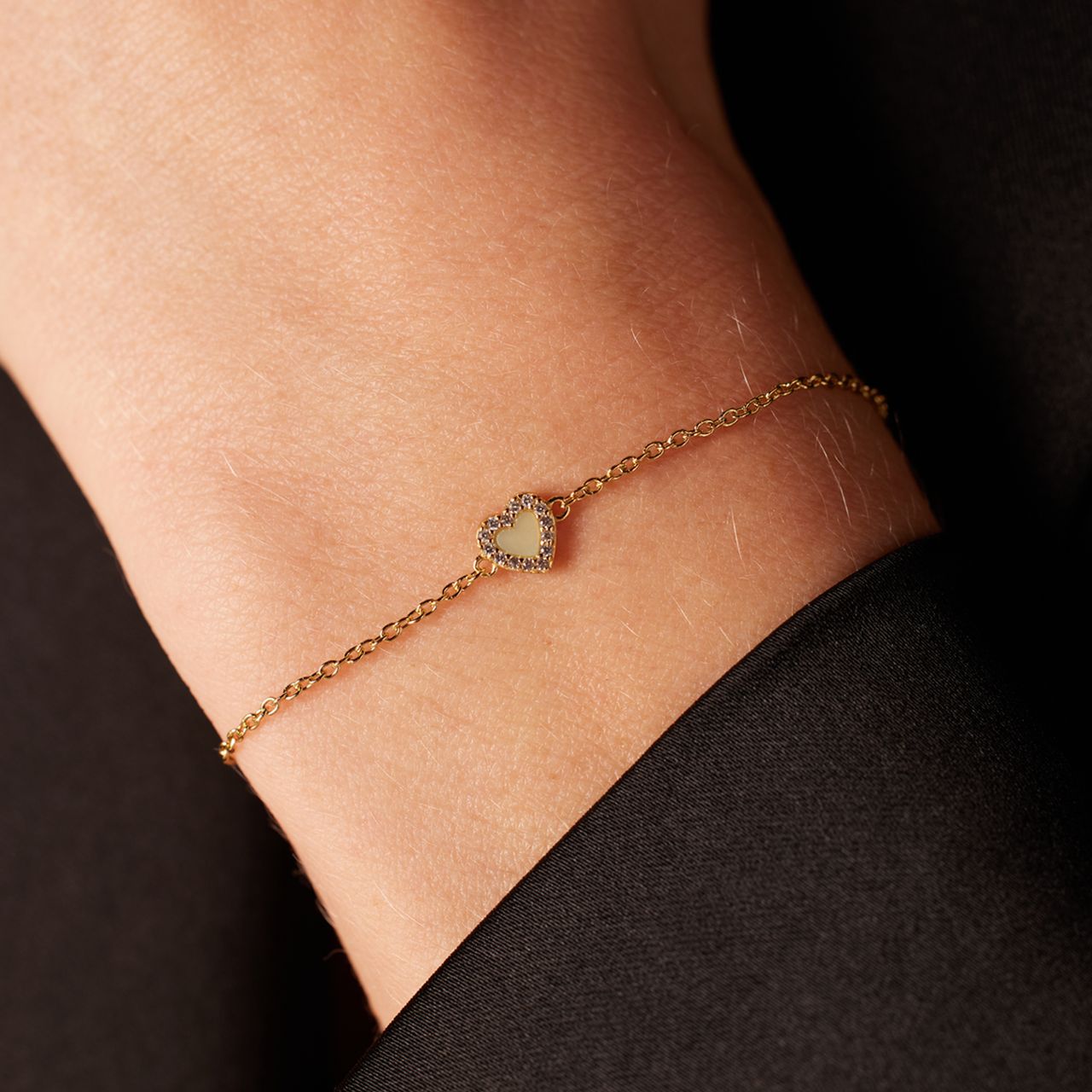 Silberne vergoldete Armbanduhr mit einem herzförmigen Amazonit-Gemstone