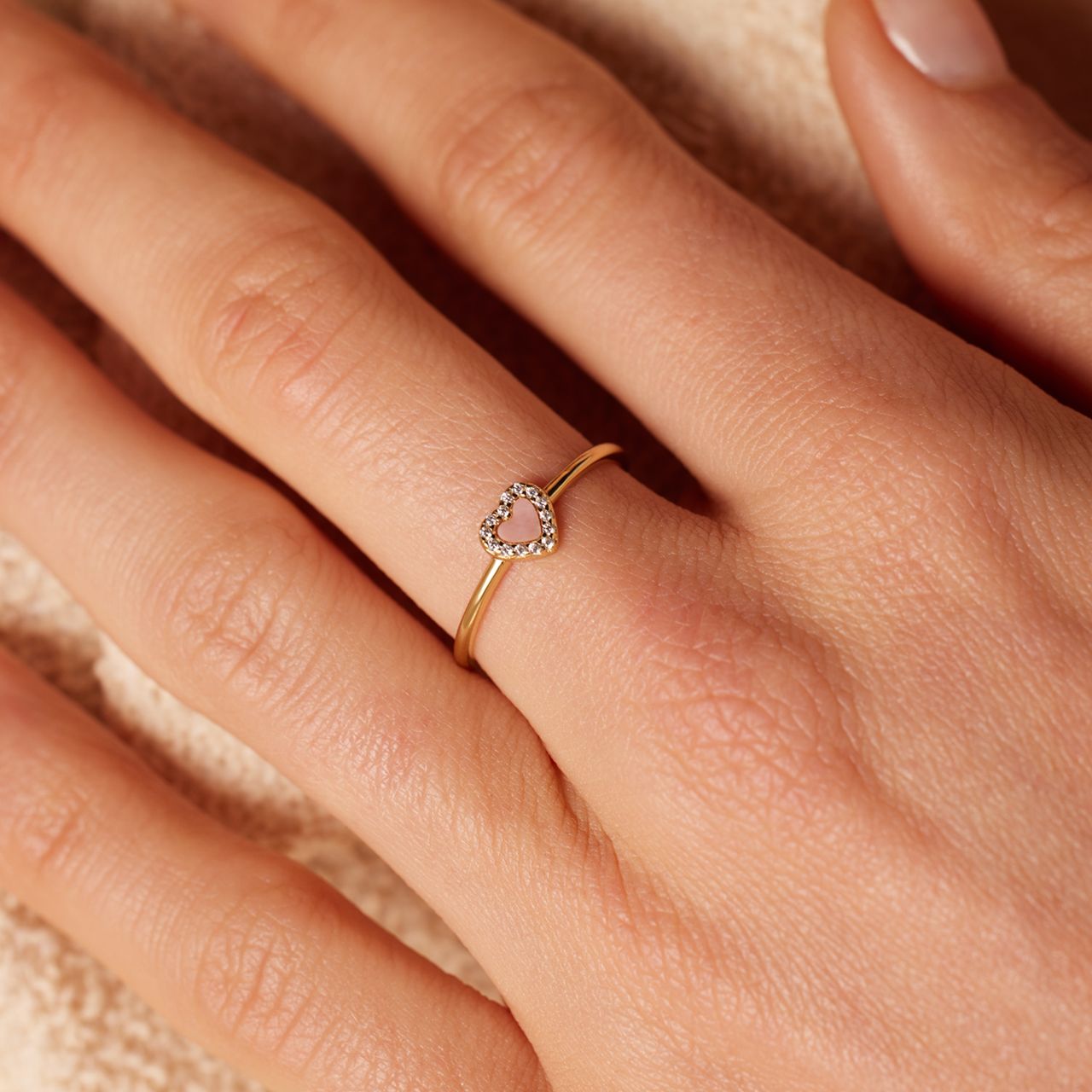Vergoldeter Ring aus 925 Silber mit herzförmigem Amazonit-Edelstein