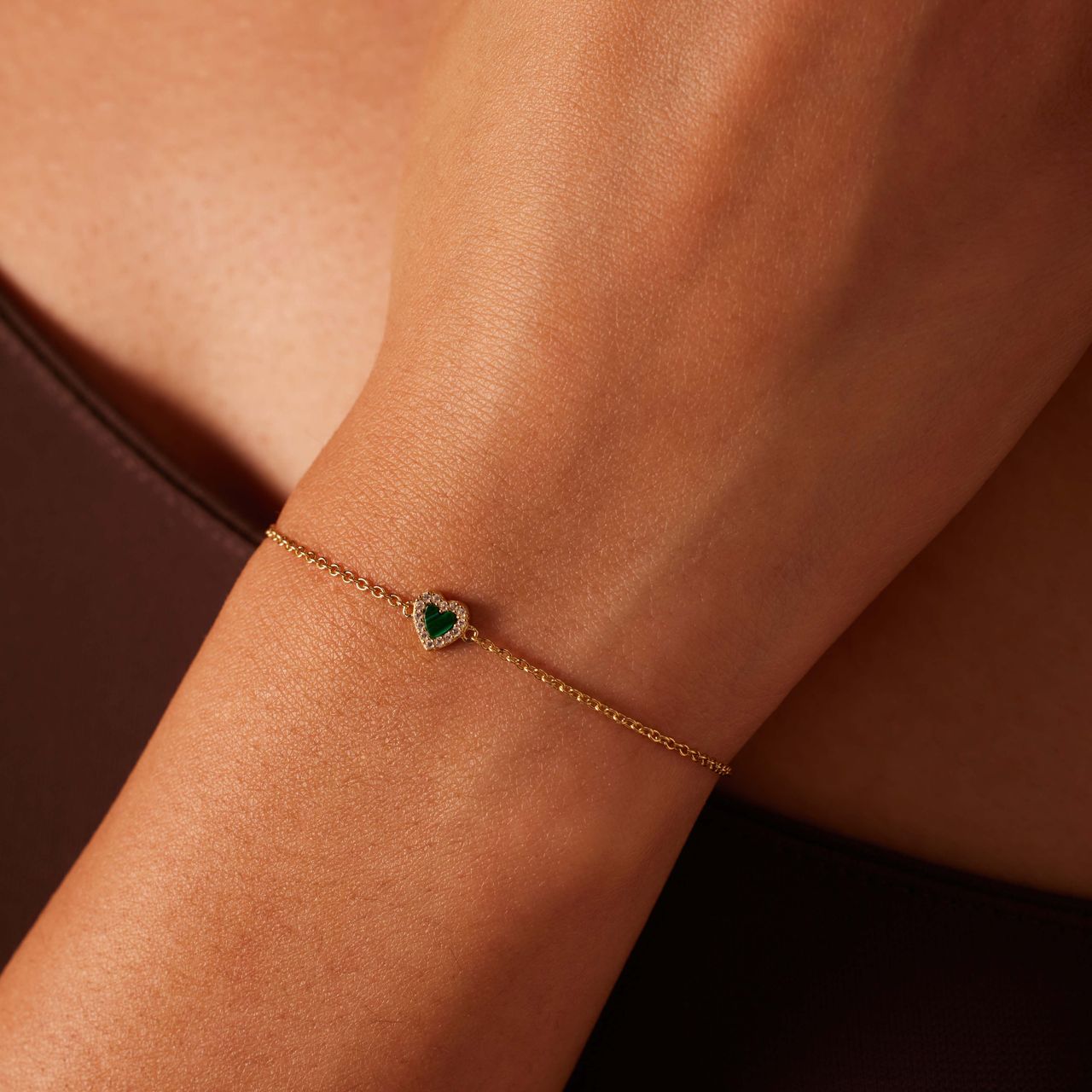 Silberne vergoldete Armbanduhr mit einem Malachit-Gemstone