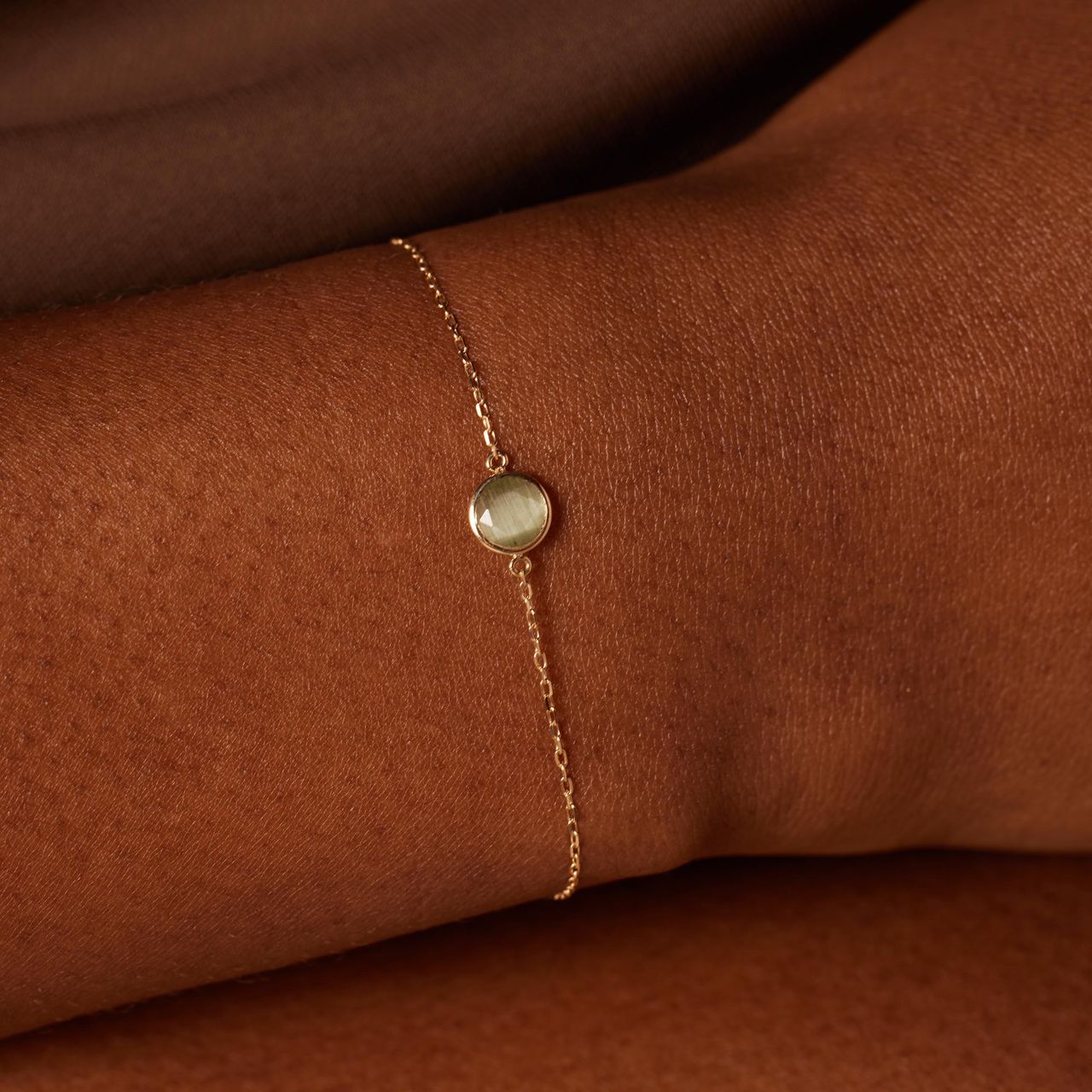 Armband aus 585 Gelbgold mit Geburtsstein-Anhänger, August