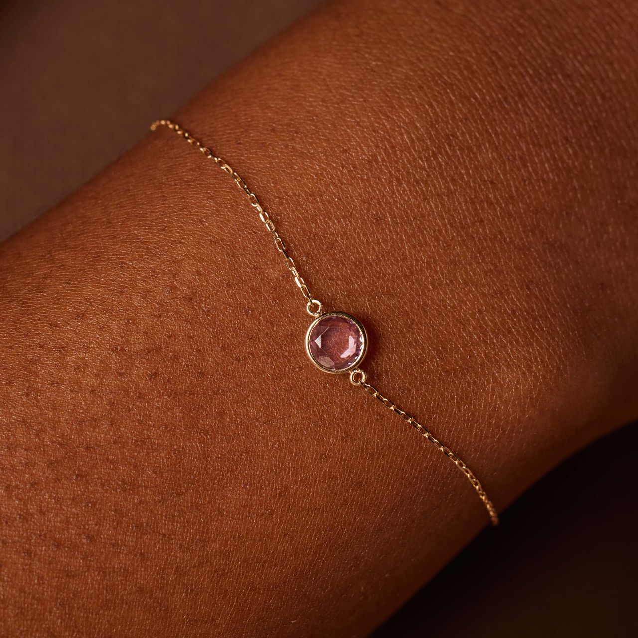 14 karaat geelgouden armband met geboortesteen hanger Oktober