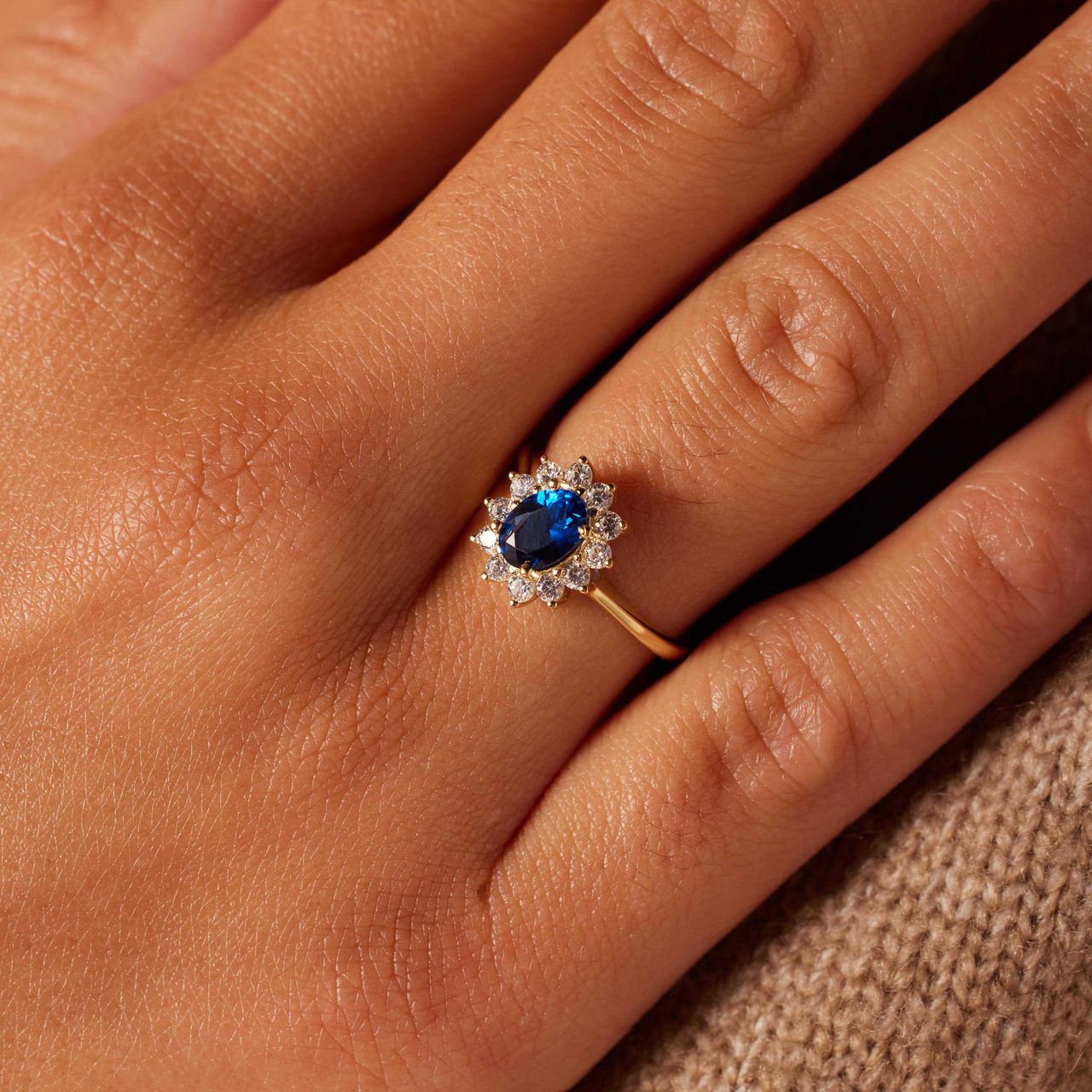 Silberring mit blauem Zirkonia, Vergoldet