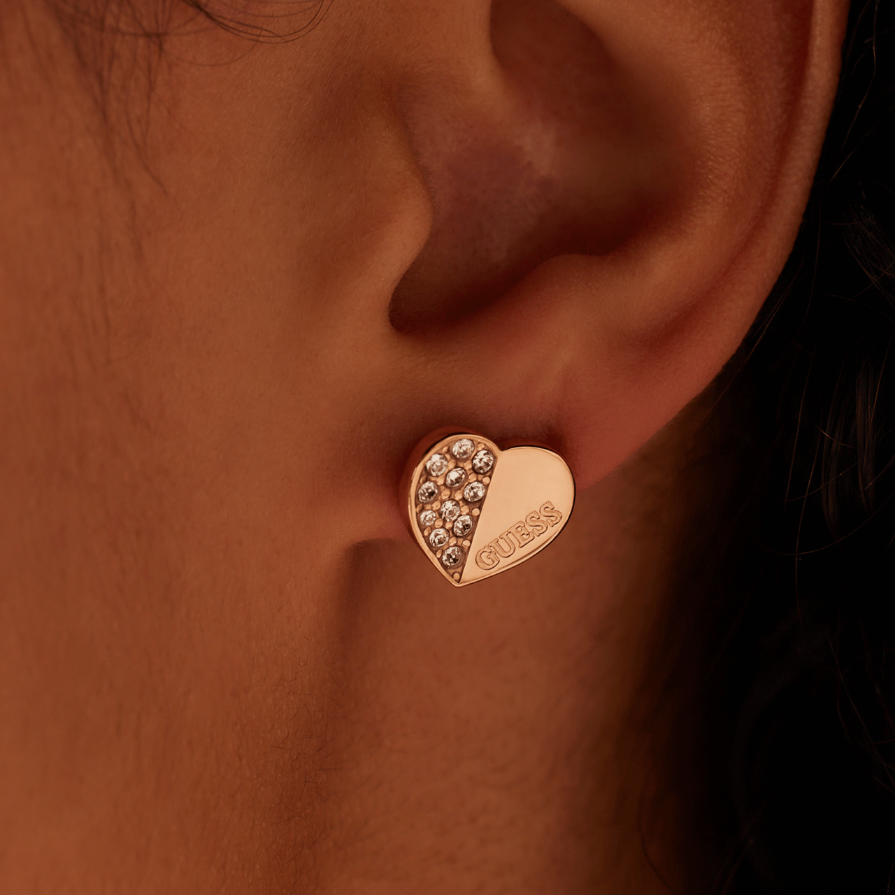 Guess stainless steel roséplated oorknoppen met kristal voor dames