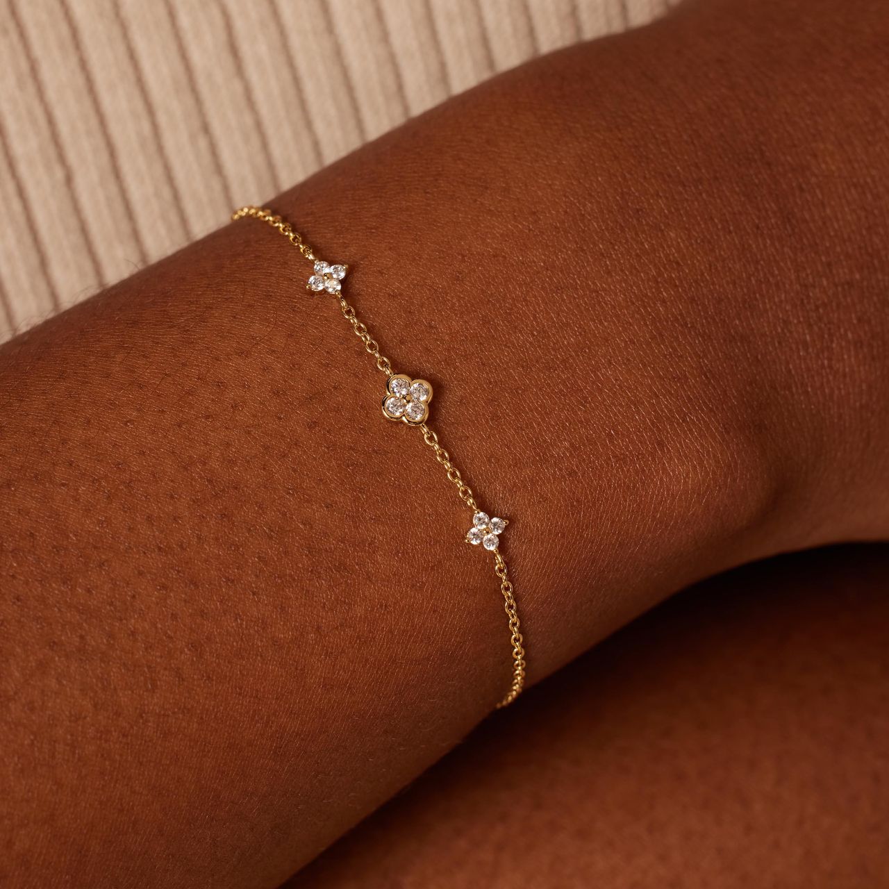 Zilveren goldplated armband klaver met zirkonia voor dames