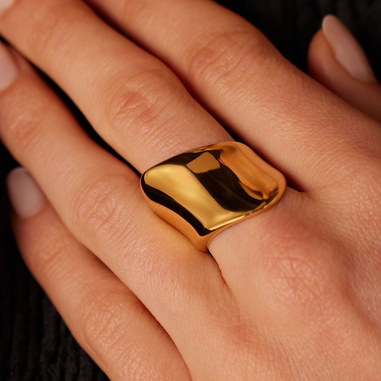 Asymmetrischer Ring aus Edelstahl, vergoldet